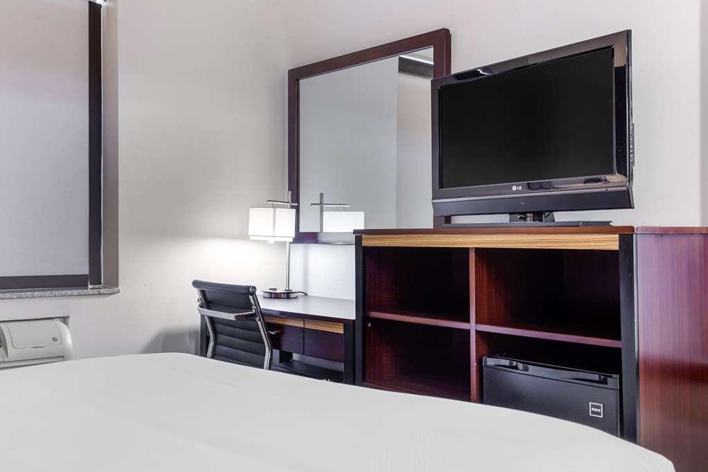 Avion Near Lga Airport, Ascend Collection * New York