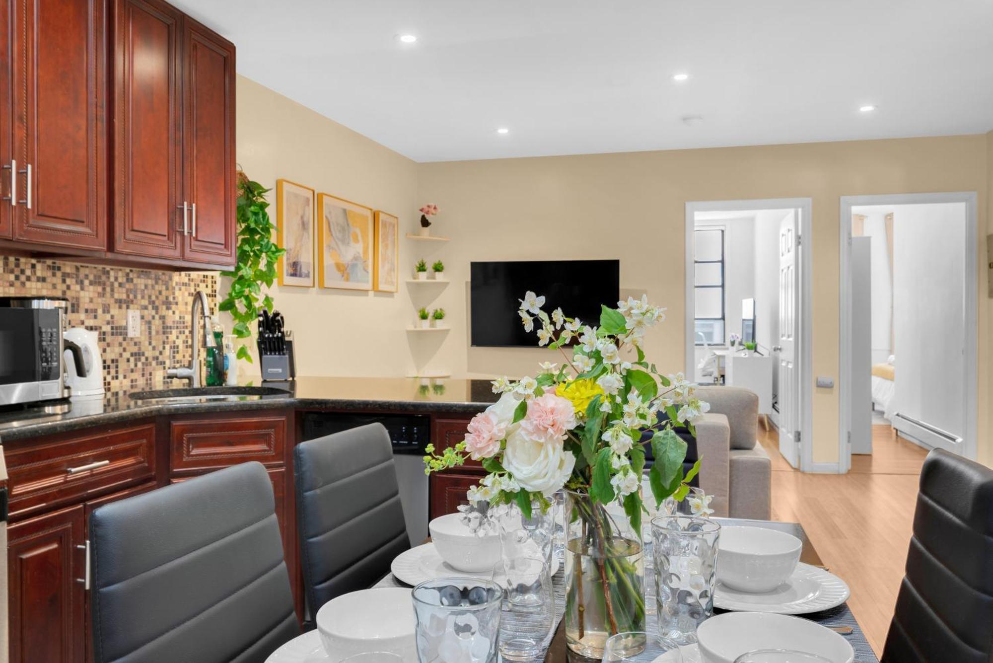 Gorgeous 4 Bedroom 2 Bathroom Nyc