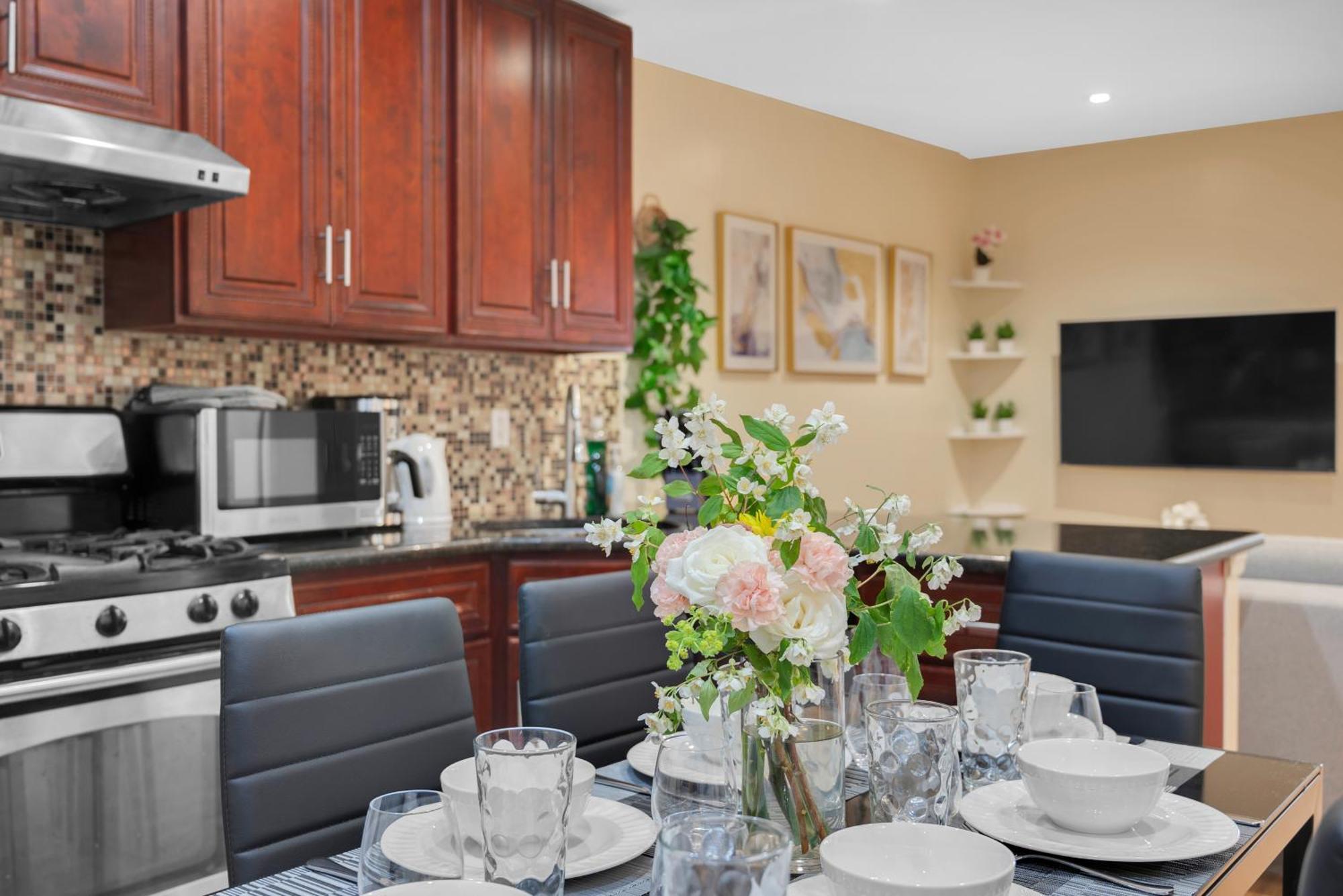 Gorgeous 4 Bedroom 2 Bathroom Nyc Apartment