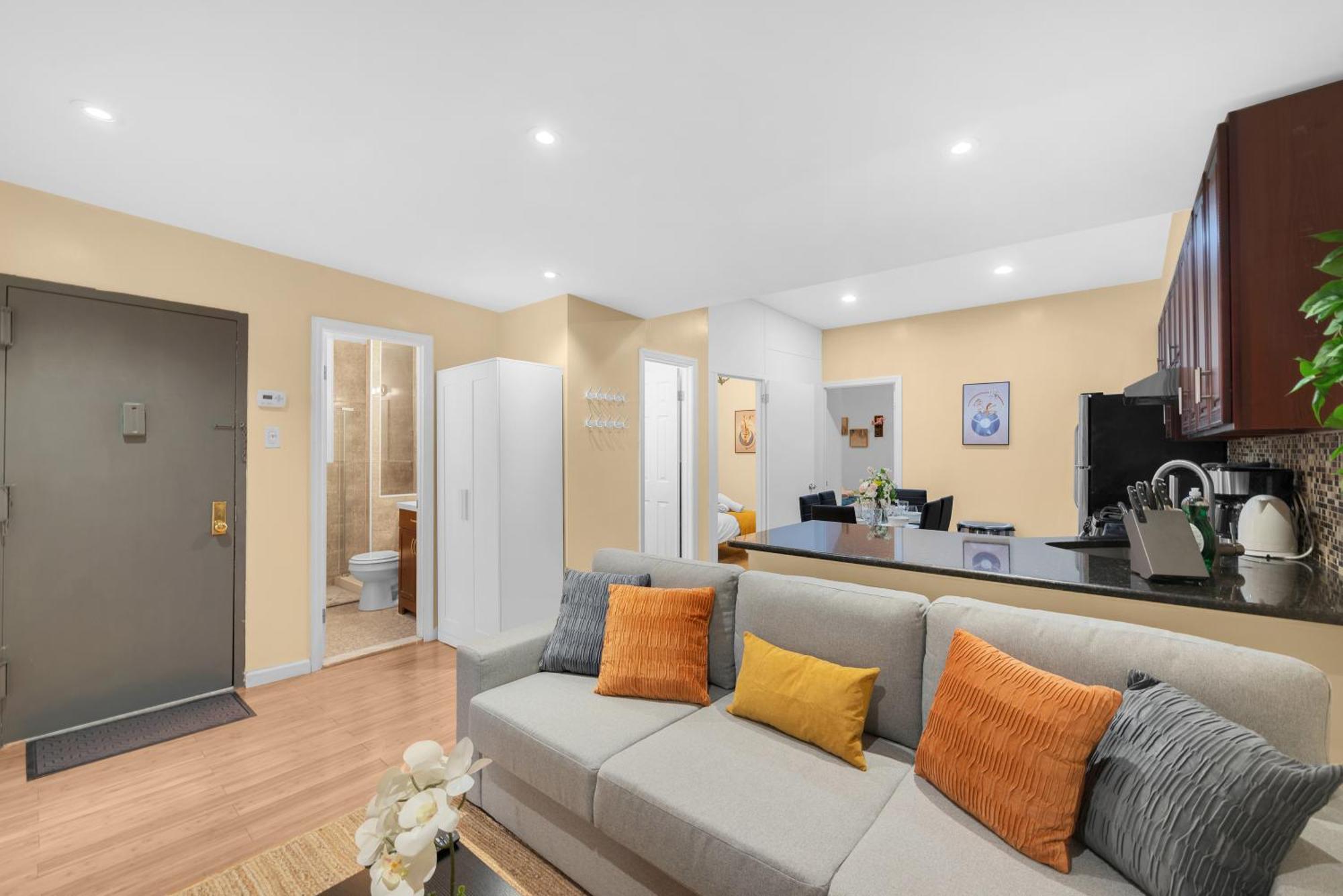 Gorgeous 4 Bedroom 2 Bathroom Nyc Apartment *