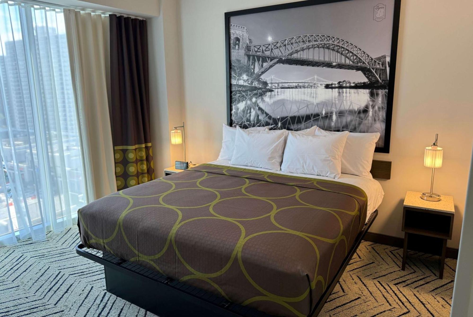 Super 8 By Wyndham Bronx Near Stadium Hotel *