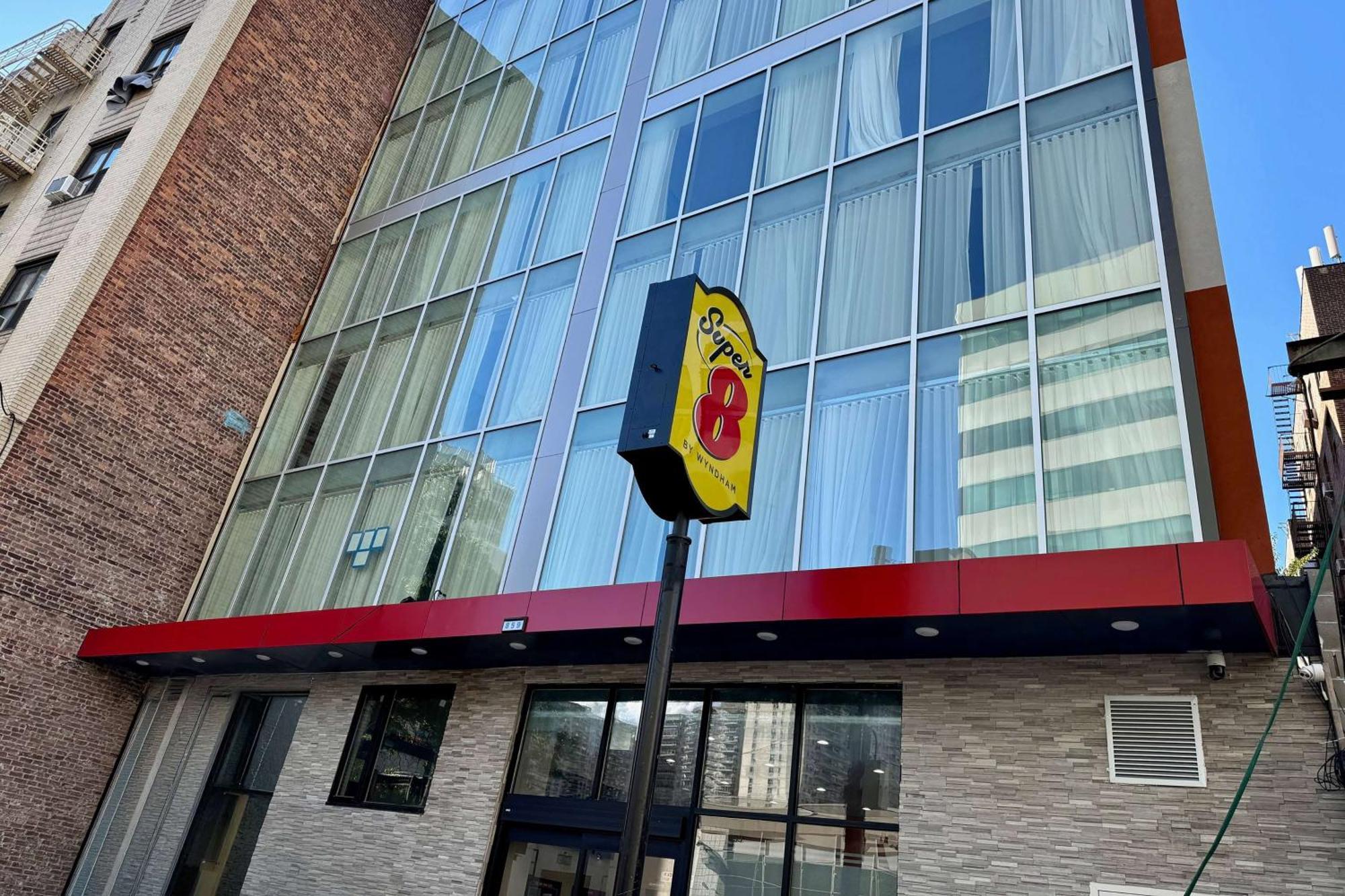 Hotel Super 8 By Wyndham Bronx Near Stadium *