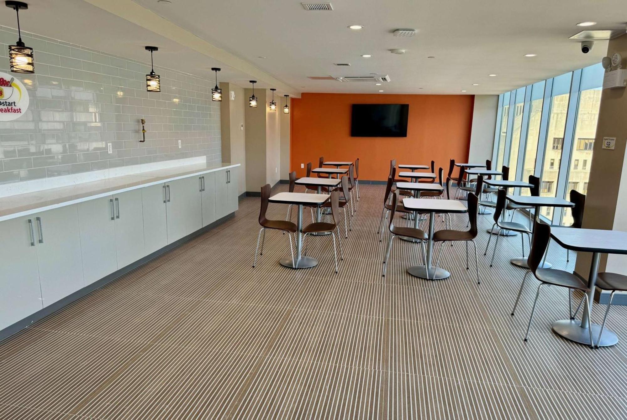 Super 8 By Wyndham Bronx Near Stadium Hotel New York