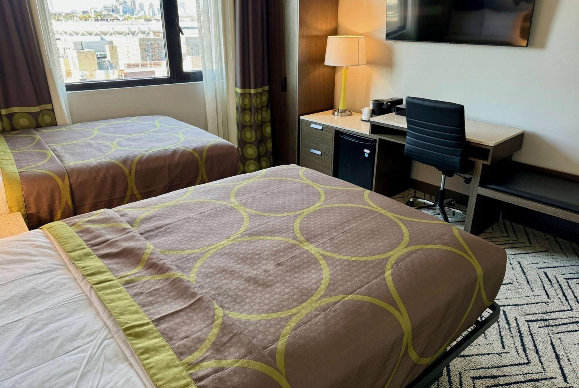 Hotel Super 8 By Wyndham Bronx Near Stadium New York