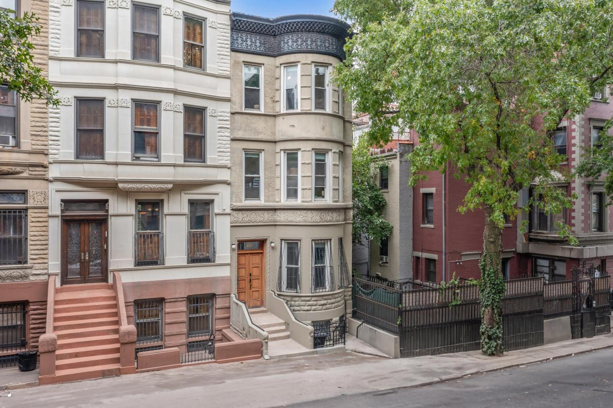 Apartment 1 Min To Subway, King Bed Luxurious Airy Space Patio At 
