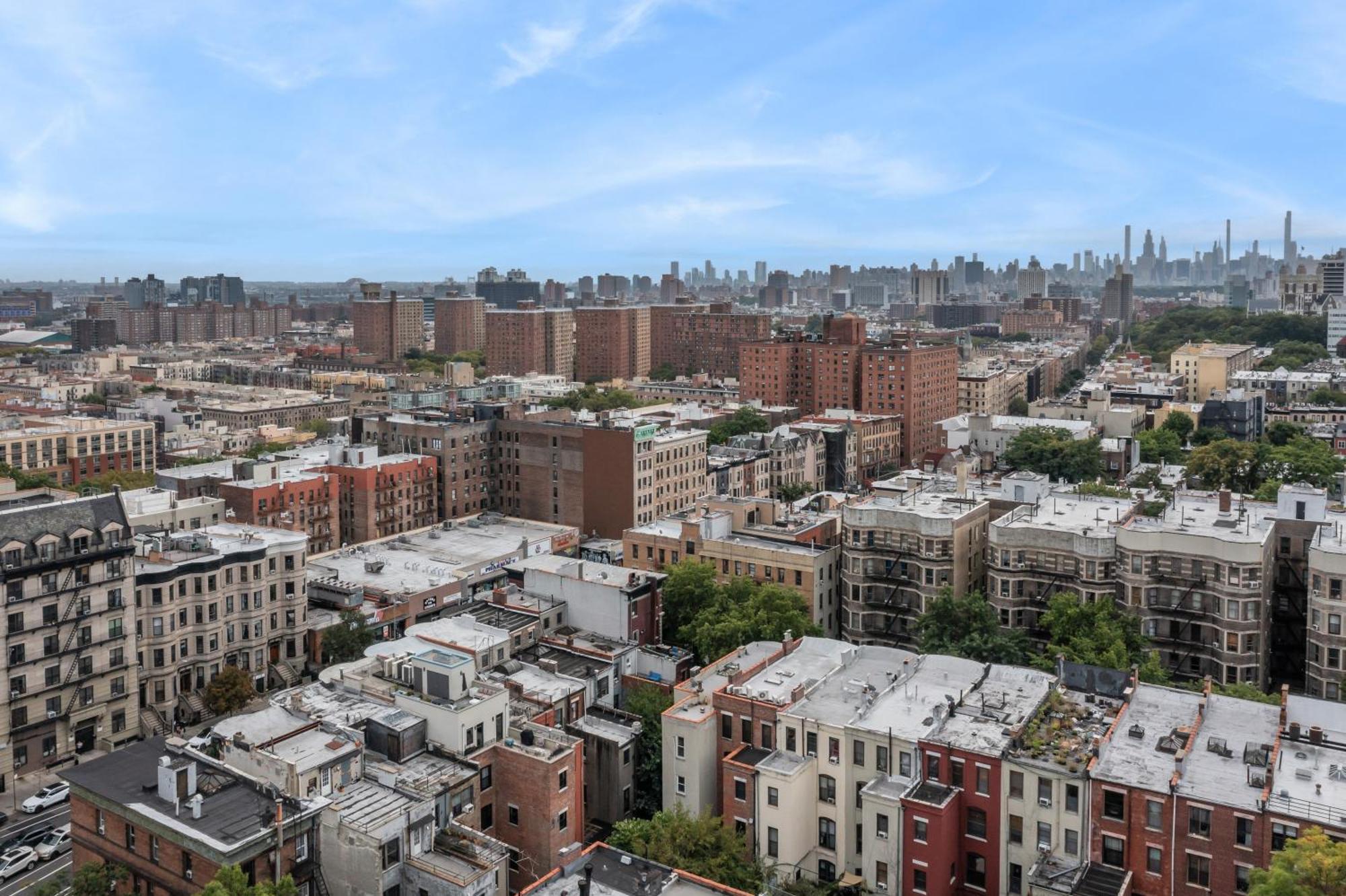 1 Min To Subway, King Bed Luxurious Airy Space Patio At 
