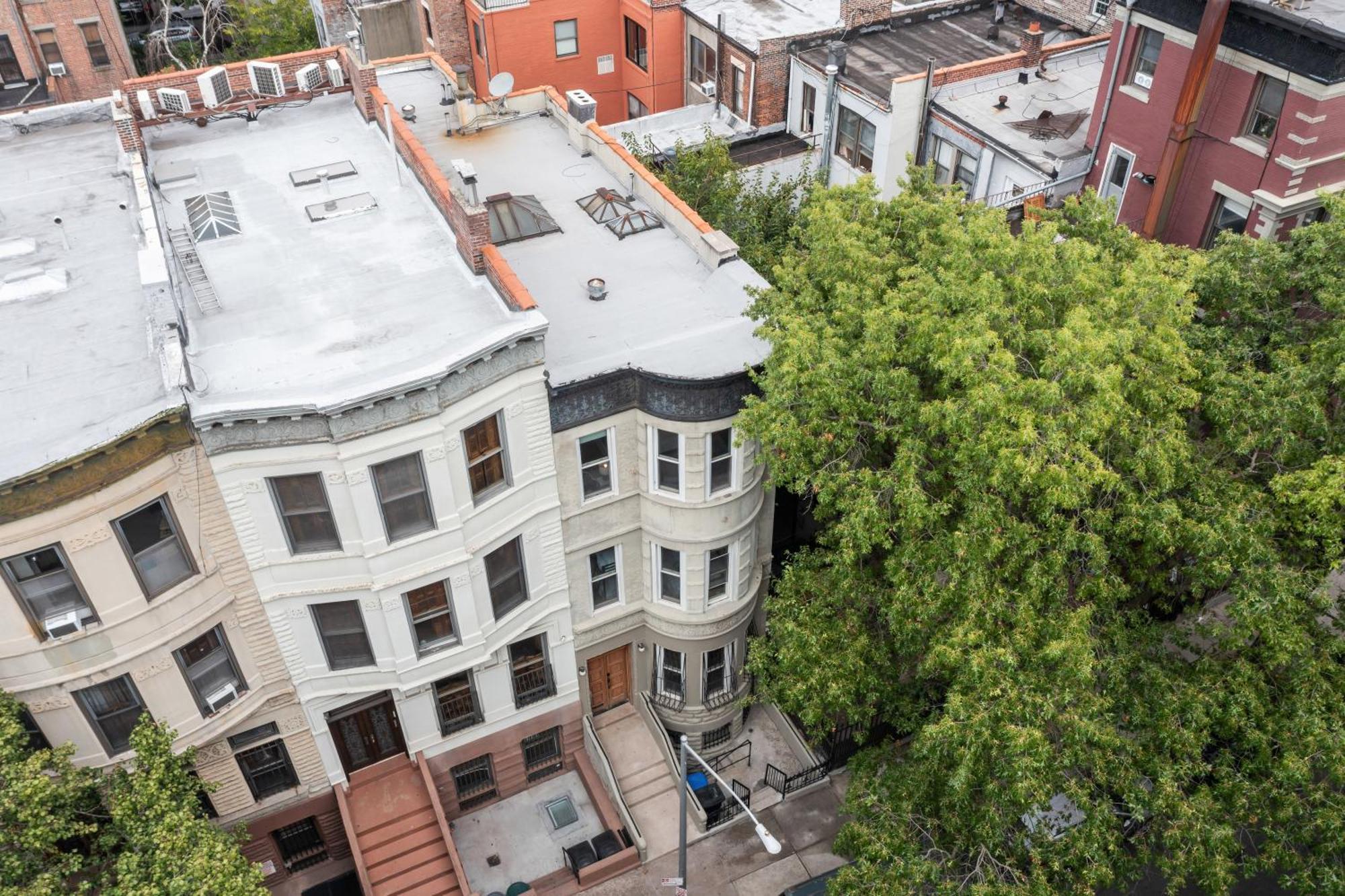 1 Min To Subway, King Bed Luxurious Airy Space Patio At 