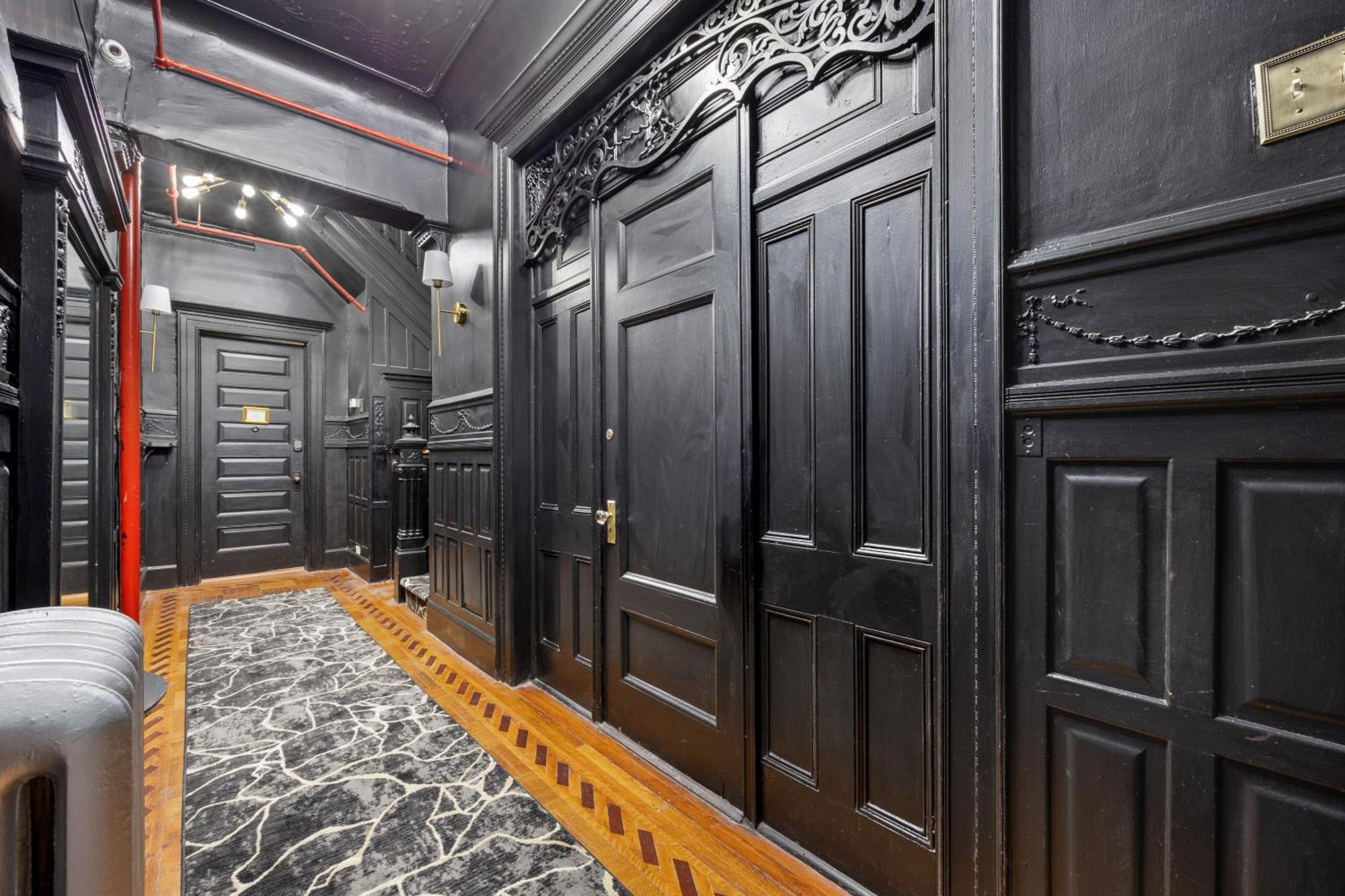 1 Min To Subway, King Bed Luxurious Airy Space Patio At 