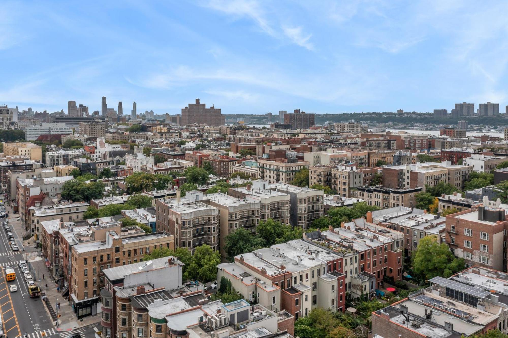 Apartment 1 Min To Subway, King Bed Luxurious Airy Space Patio At 