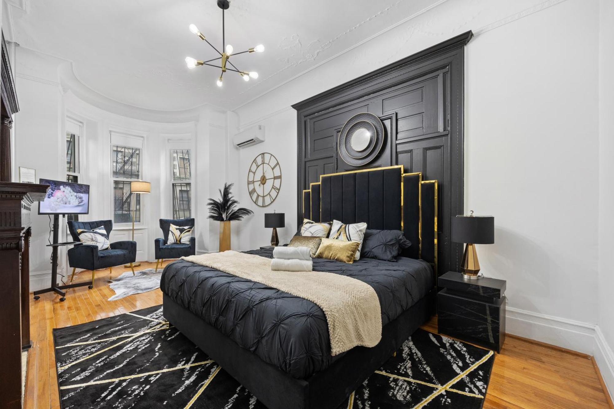 Apartment 1 Min To Subway, King Bed Luxurious Airy Space Patio At 