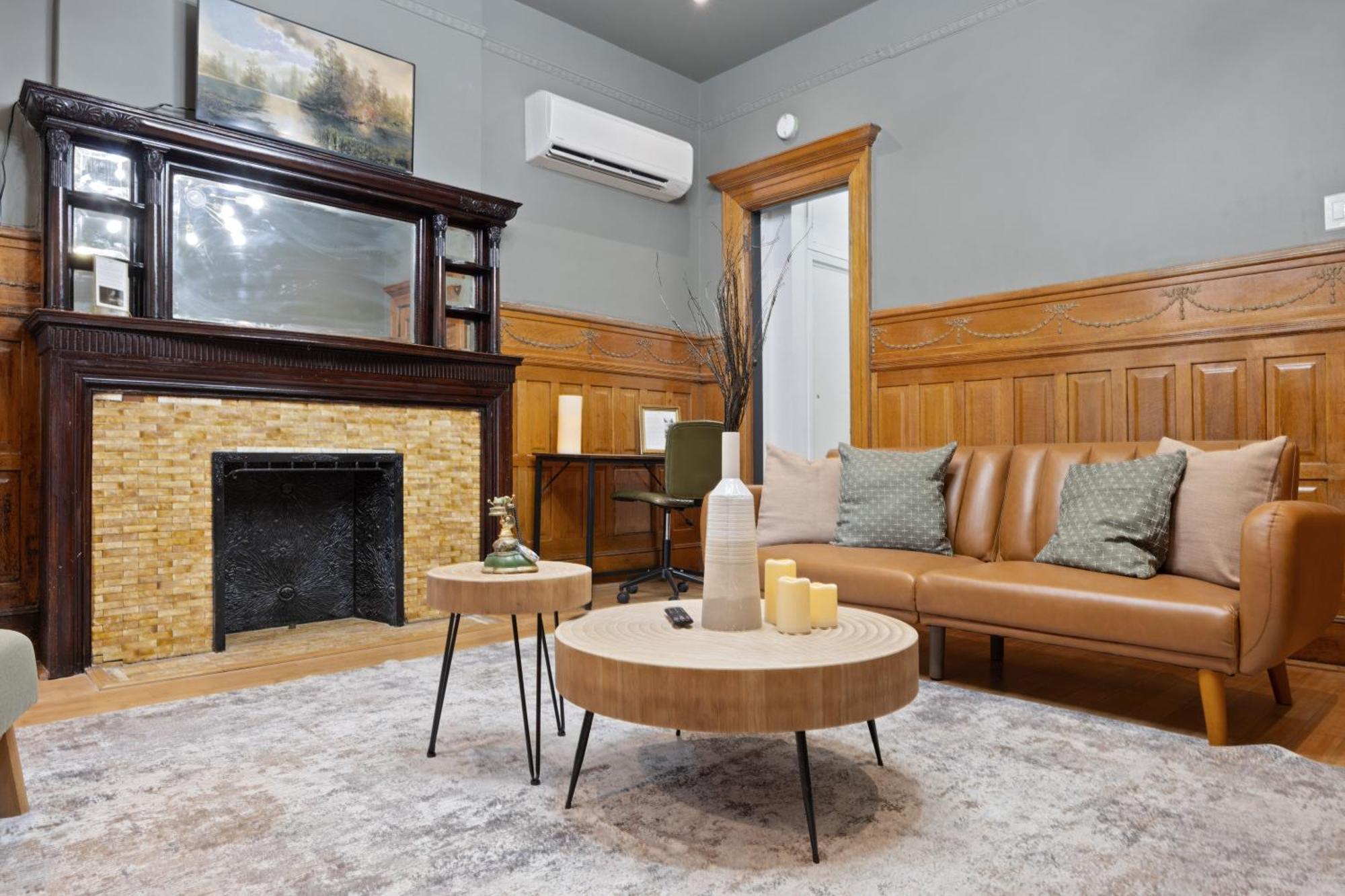 1 Min To Subway, King Bed Luxurious Airy Space Patio At 