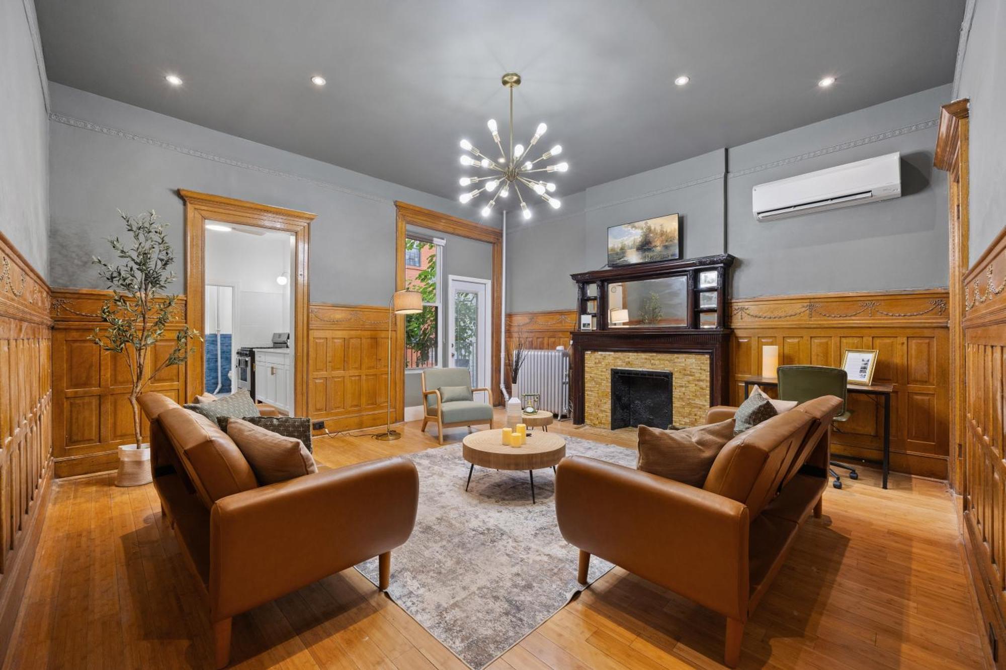 1 Min To Subway, King Bed Luxurious Airy Space Patio At 