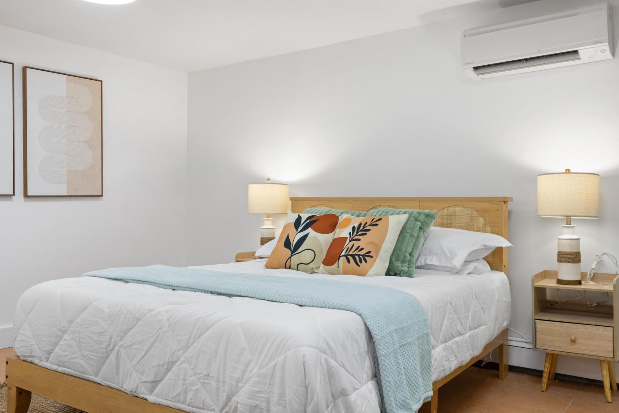 Private Garden Getaway Cozy And Chic Near Subway At 