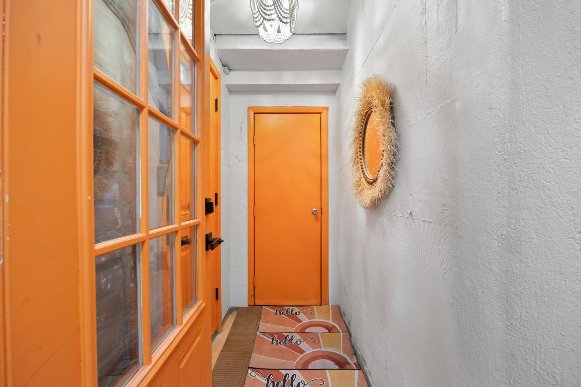 Private Garden Getaway Cozy And Chic Near Subway At 