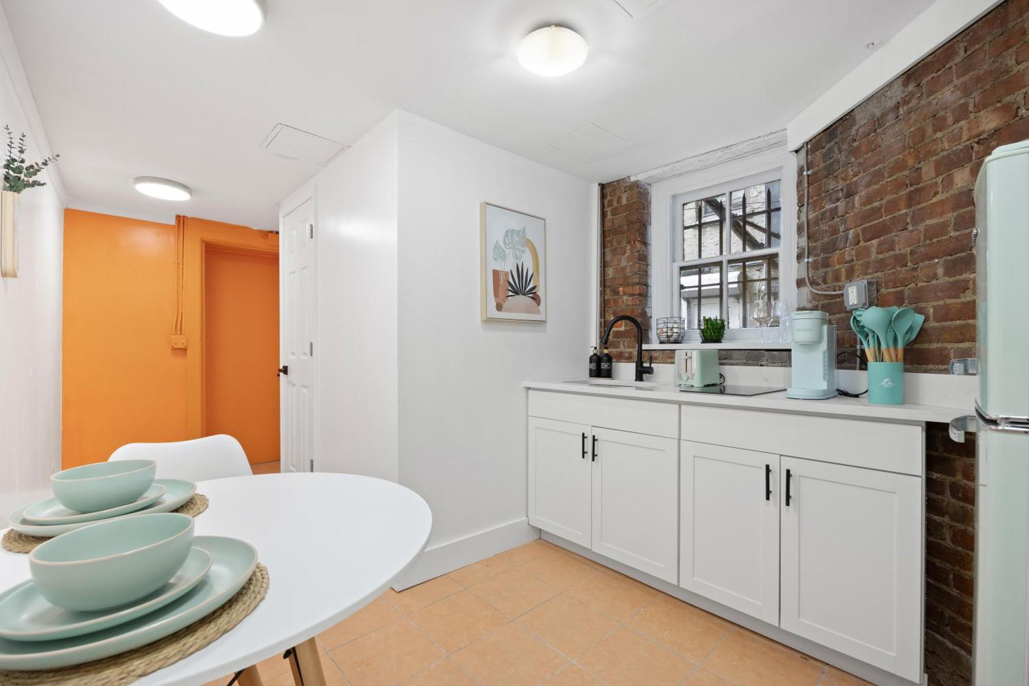 Private Garden Getaway Cozy And Chic Near Subway At 