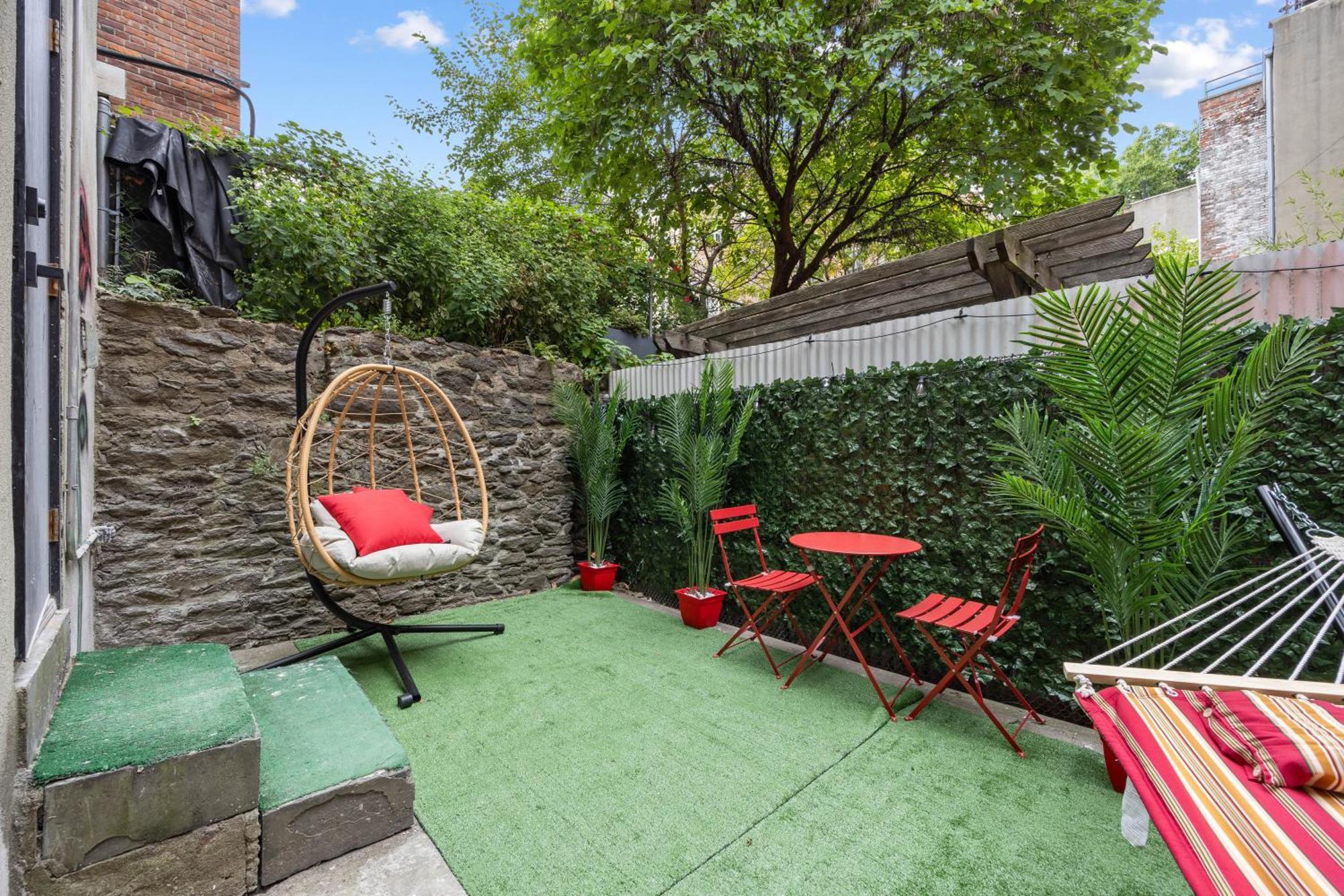 Private Garden Getaway Cozy And Chic Near Subway At 