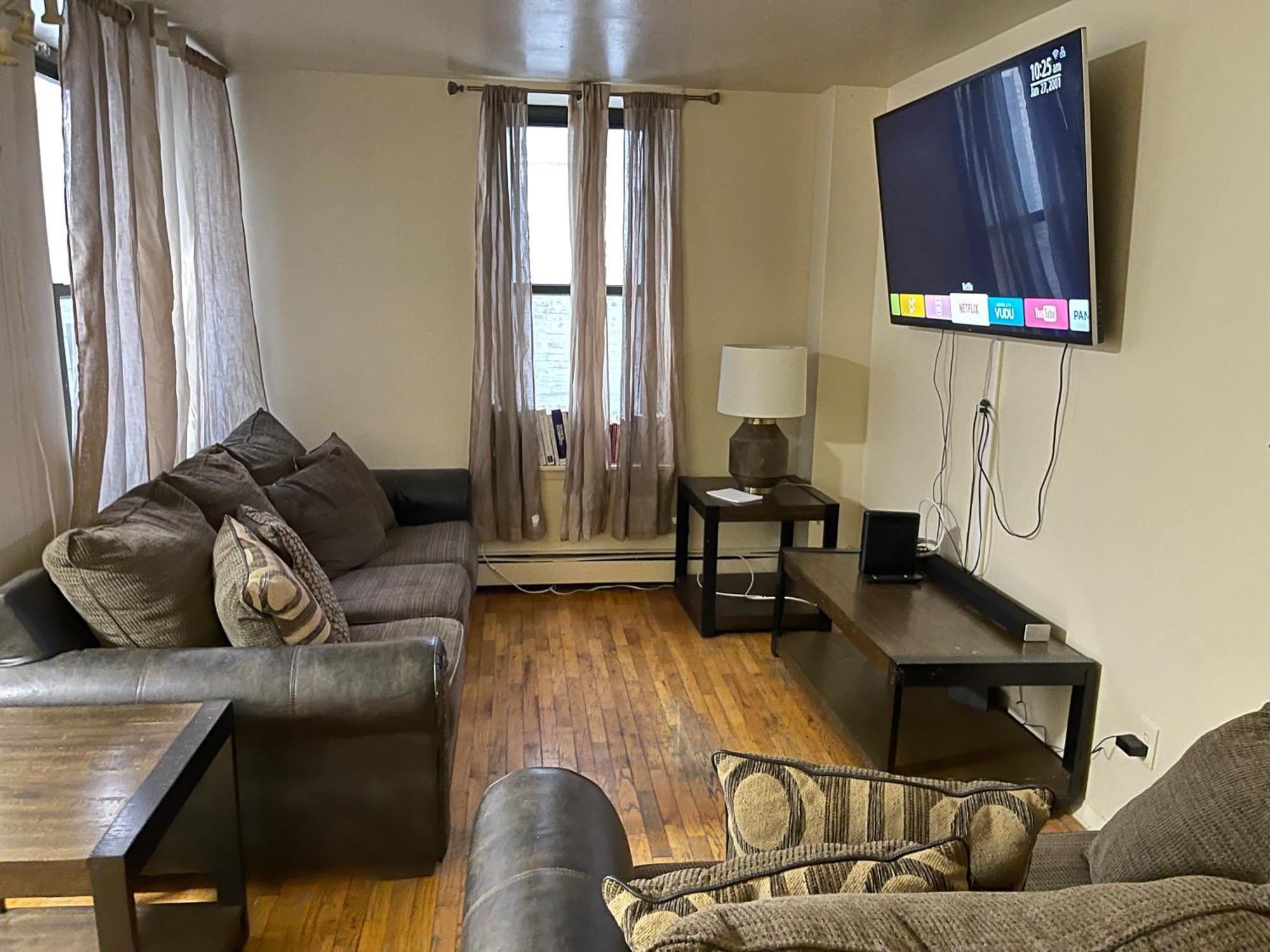 One Bedroom By Month Next To Bronx Zoo New York