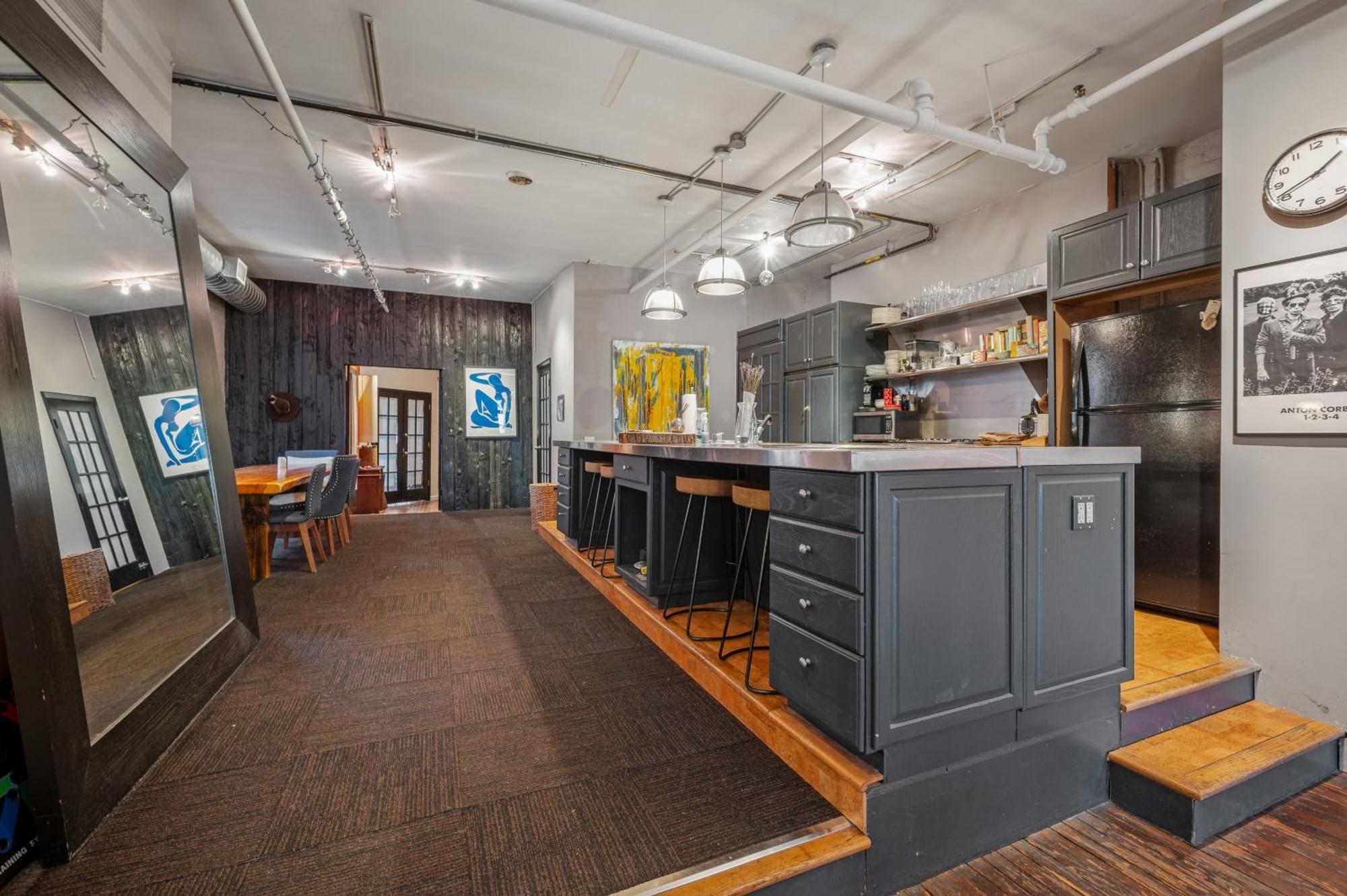 Soho Fancy 2000 Square Feet Loft Apartment