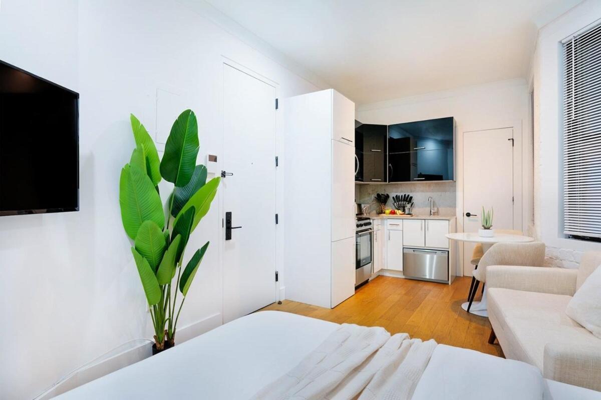 403-2e Newly Renovated Ues * New York