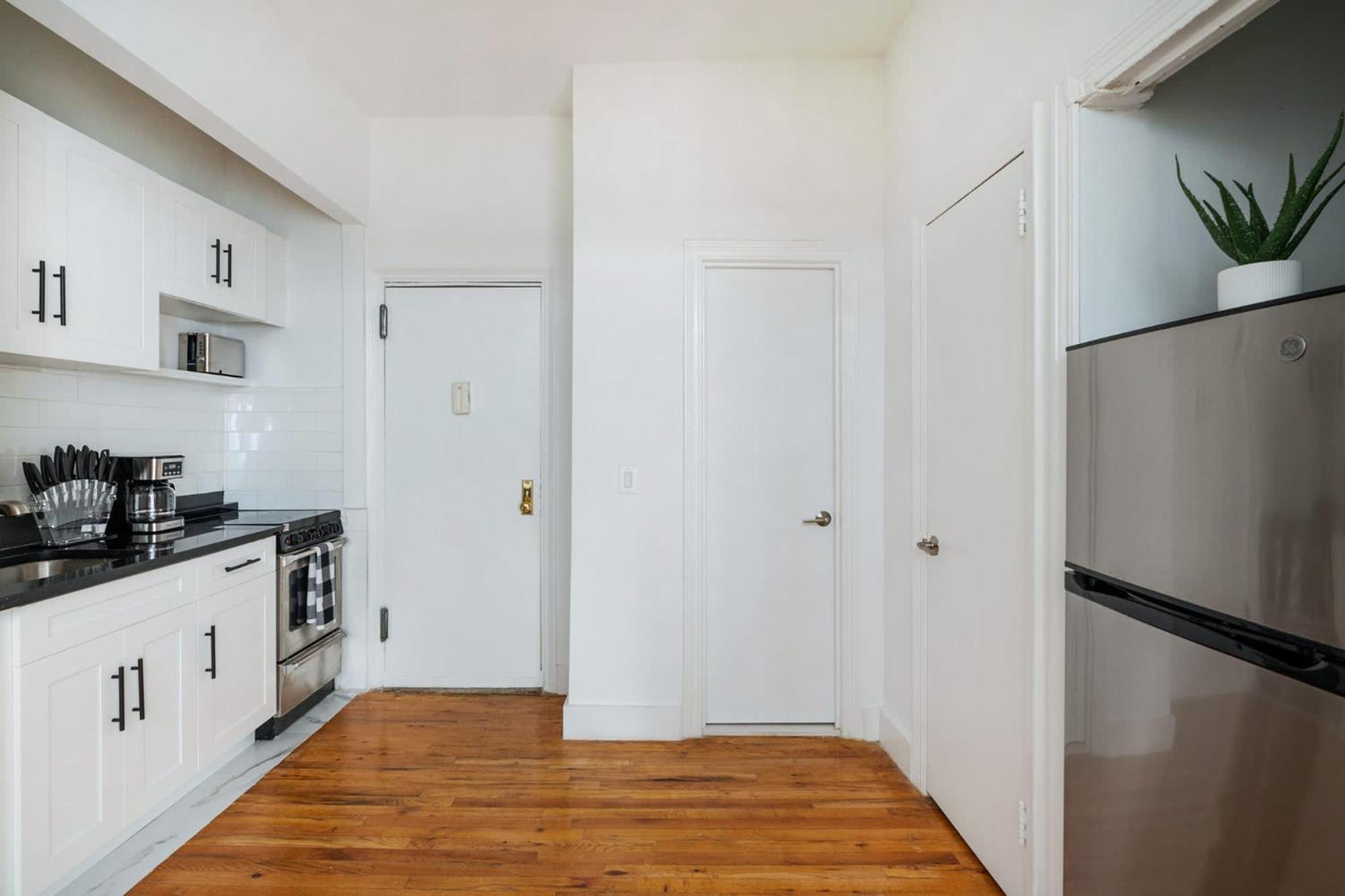 444-1a Beautiful 1br Midtown West Apartment
