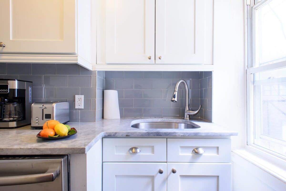 39-3 Newly Renovated 3 Br