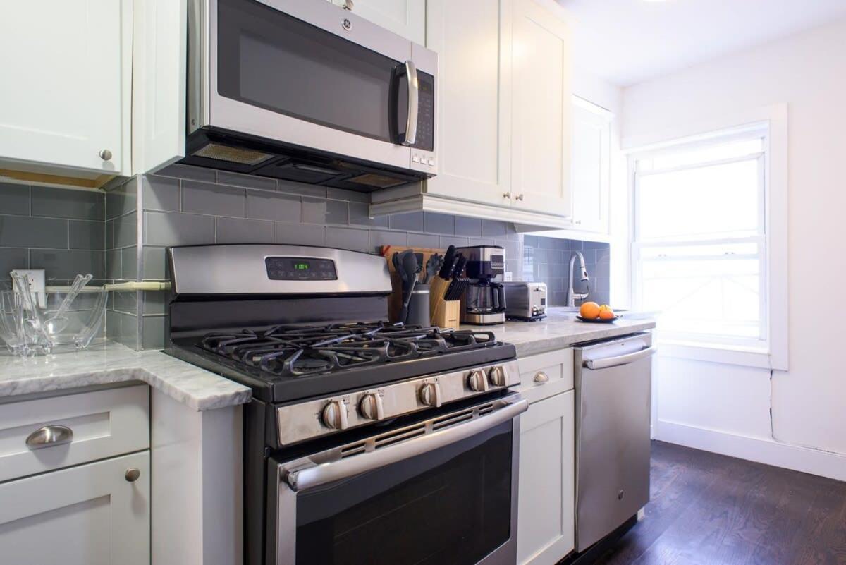 39-3 Newly Renovated 3 Br * New York