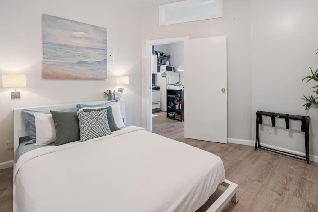 2br Great Location Short Walk To Times Square