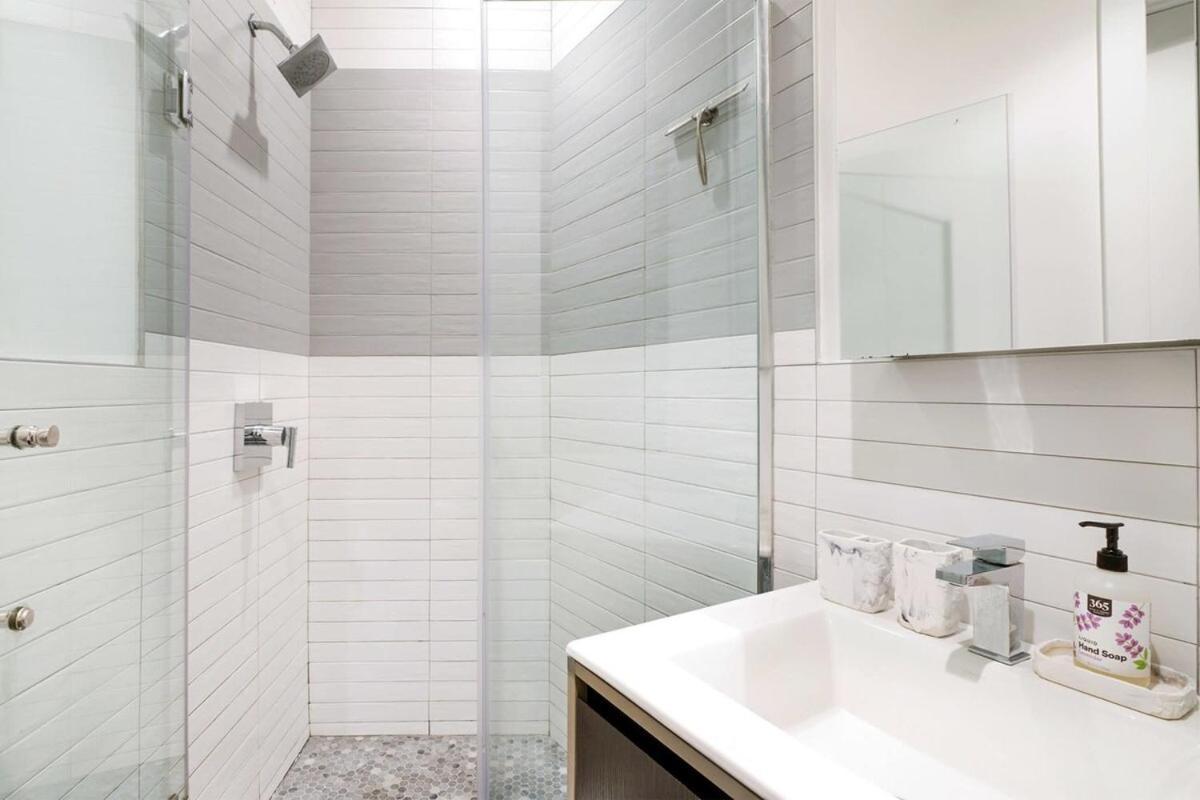 403-2e Newly Renovated Ues