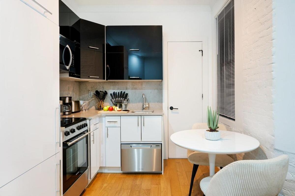 403-2e Newly Renovated Ues Apartment *
