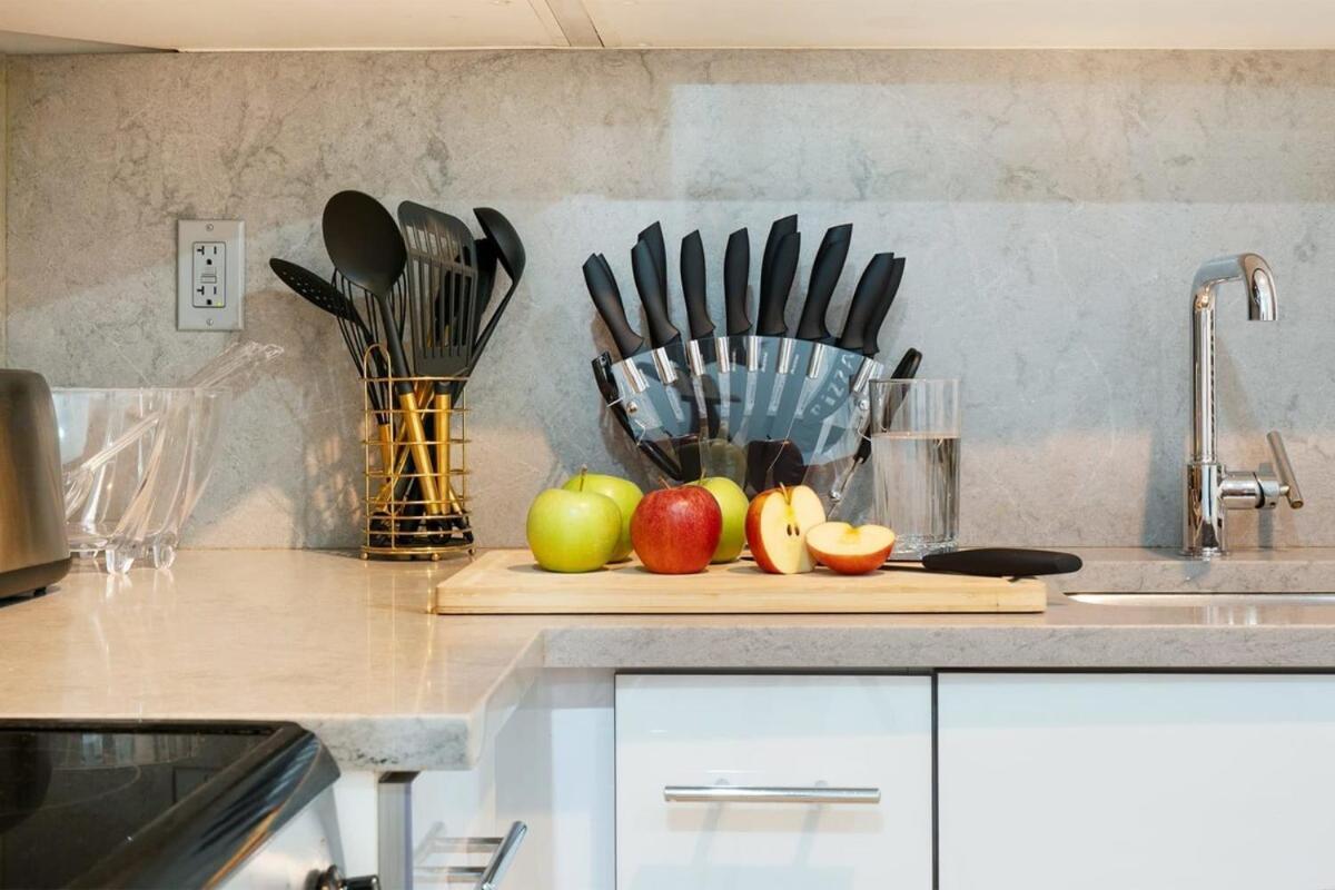 Apartment 403-2e Newly Renovated Ues *