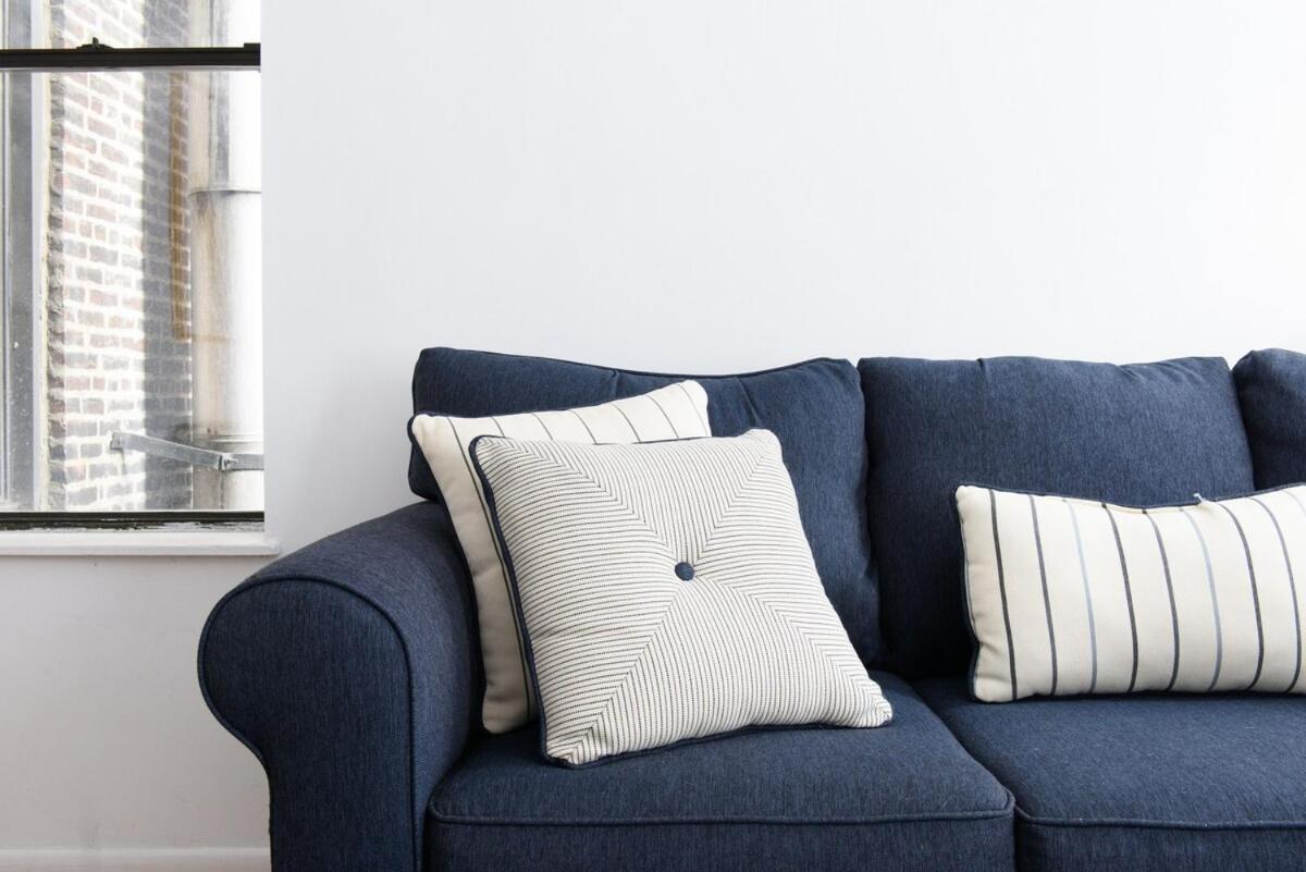 428-3r Spacious 2br Newly Furnished Apartment *