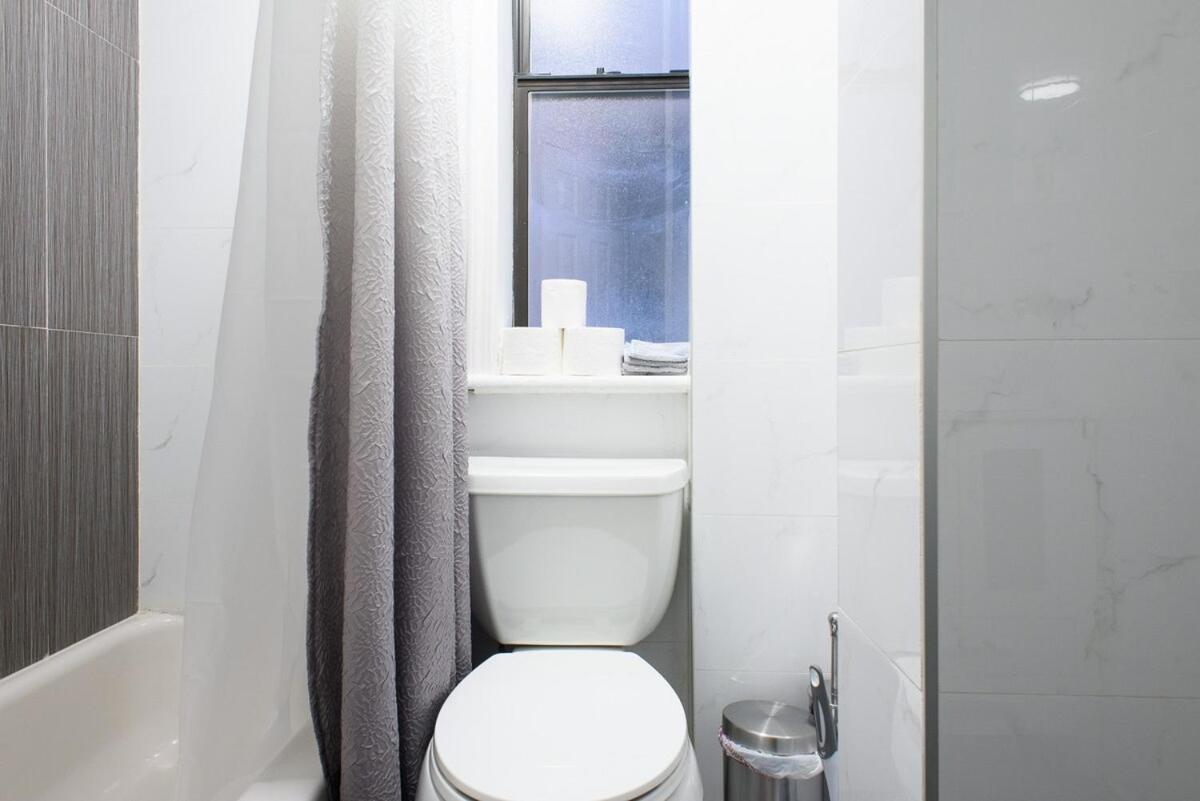 428-4r 2 Bedroom Newly Furnished *