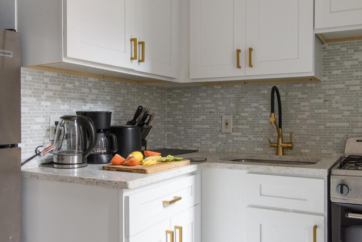 428-3r Spacious 2br Newly Furnished *