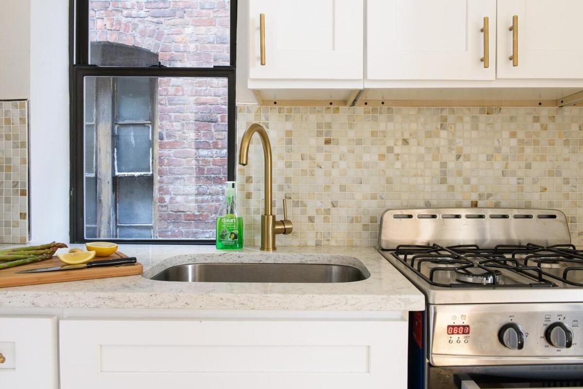 428-4r 2 Bedroom Newly Furnished New York