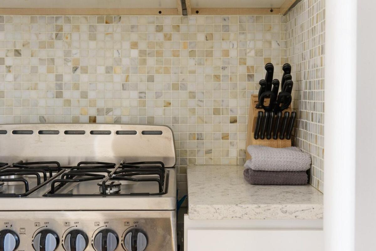 428-4r 2 Bedroom Newly Furnished Apartment New York