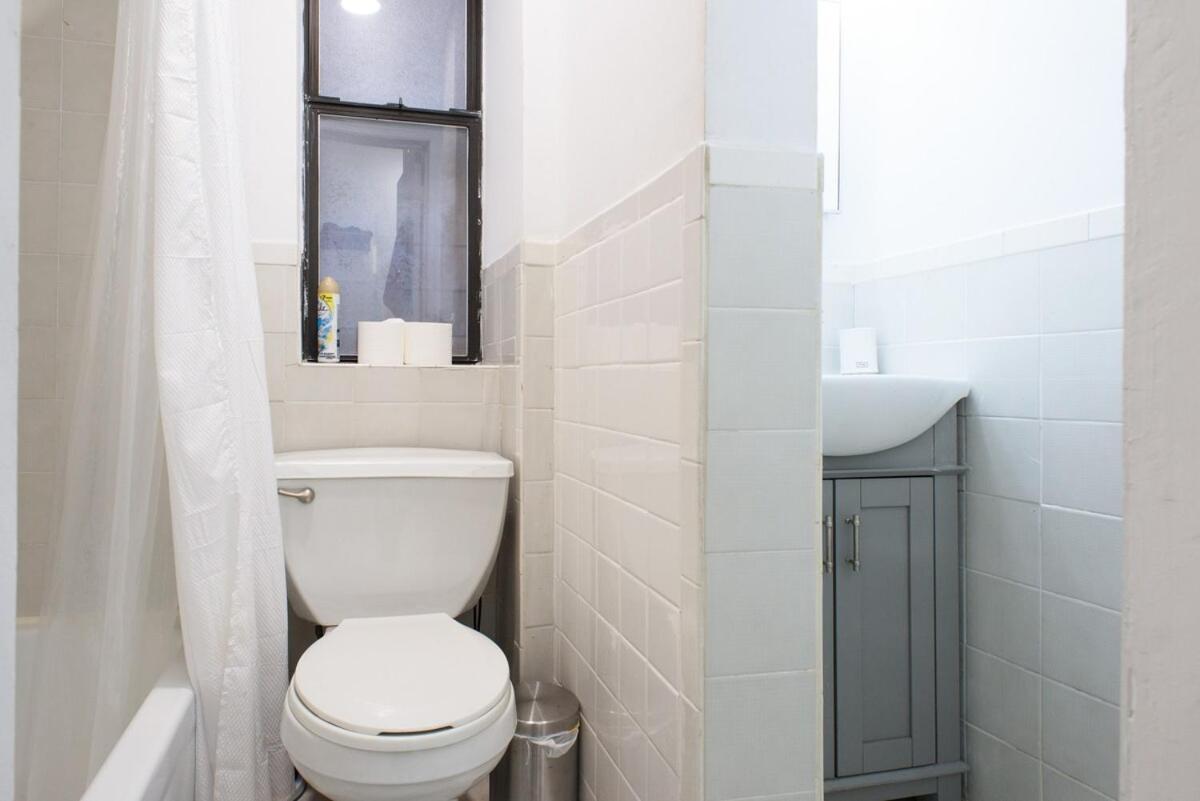 428-3r Spacious 2br Newly Furnished *