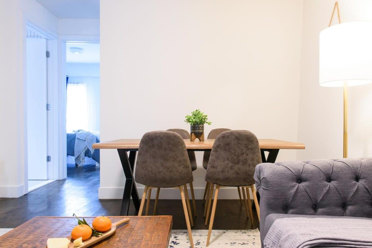 Apartment 39-3 Newly Renovated 3 Br *