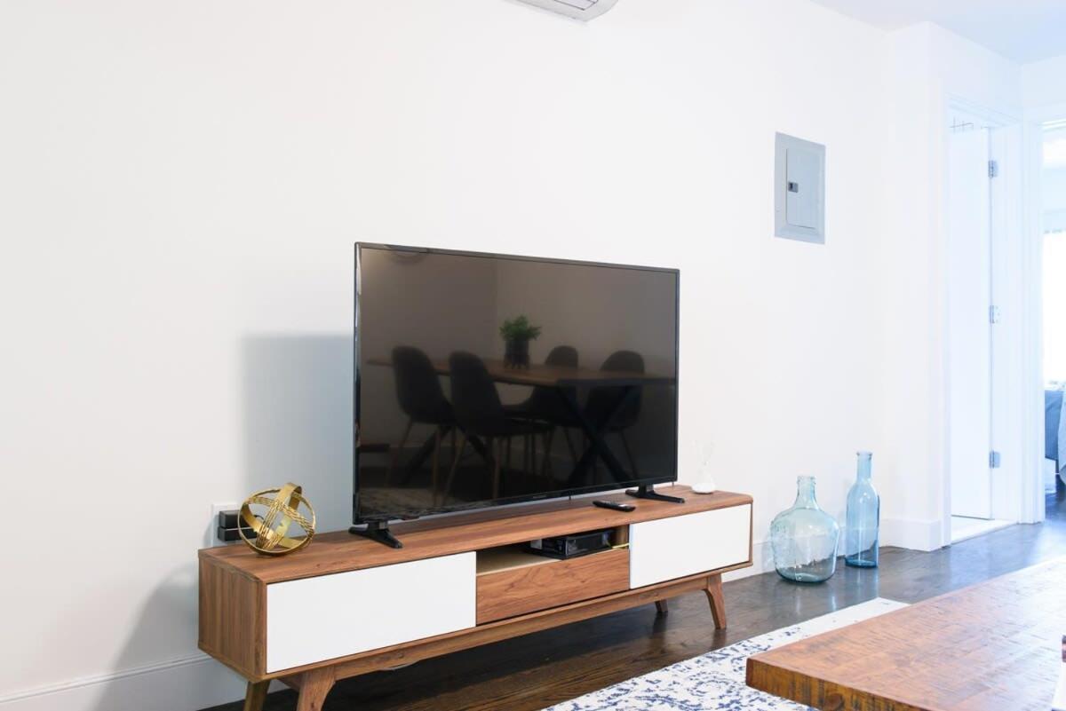 Apartment 39-3 Newly Renovated 3 Br *