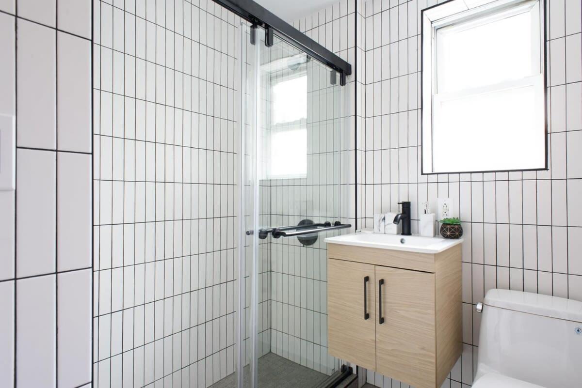39-3 Newly Renovated 3 Br * New York