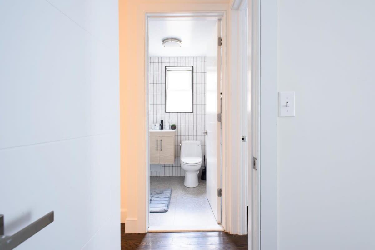 39-3 Newly Renovated 3 Br Apartment *