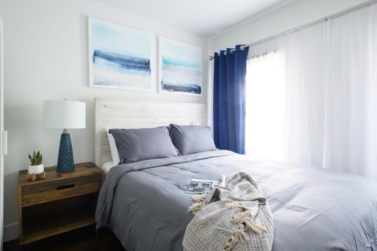 Apartment 39-3 Newly Renovated 3 Br *
