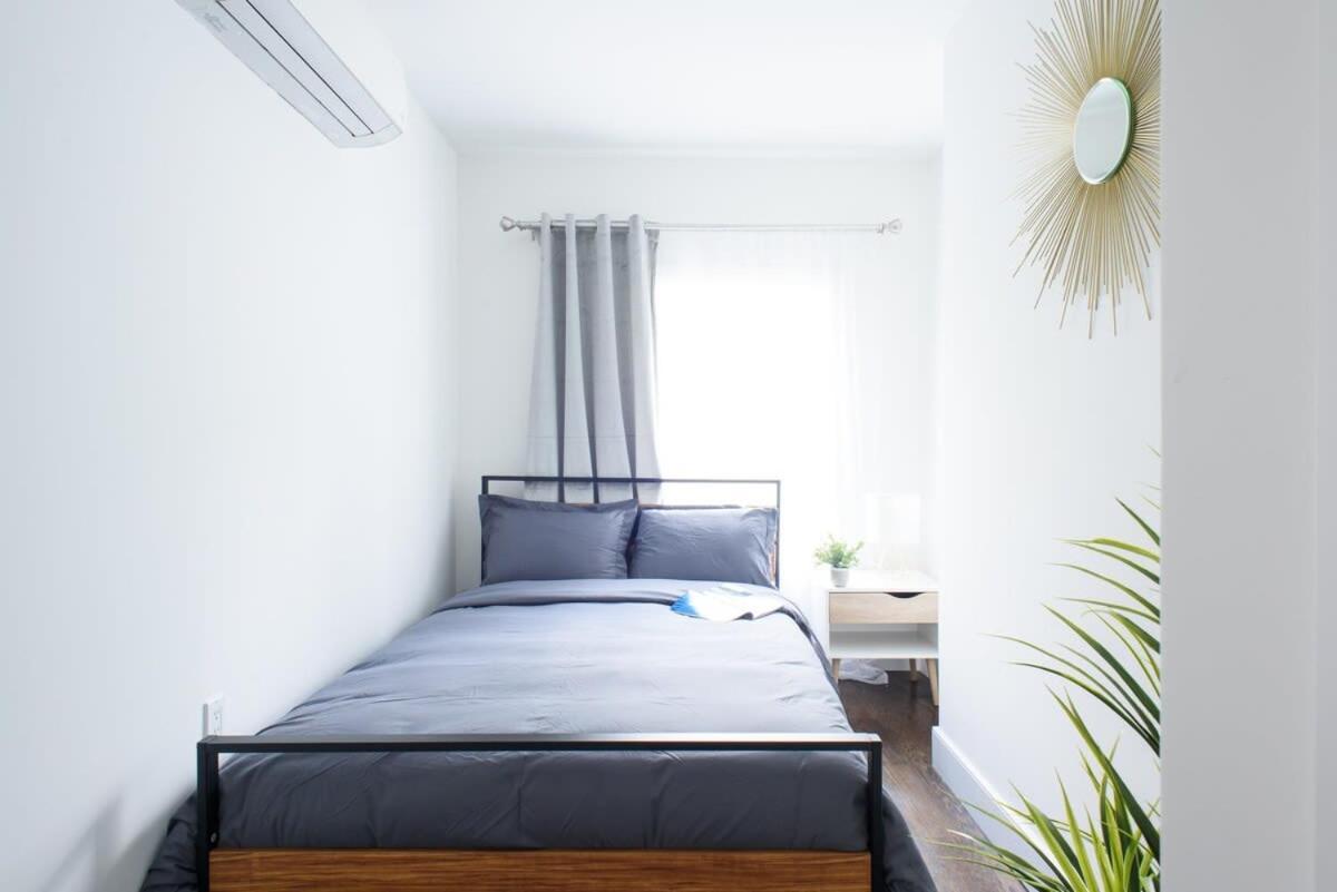 39-3 Newly Renovated 3 Br * New York