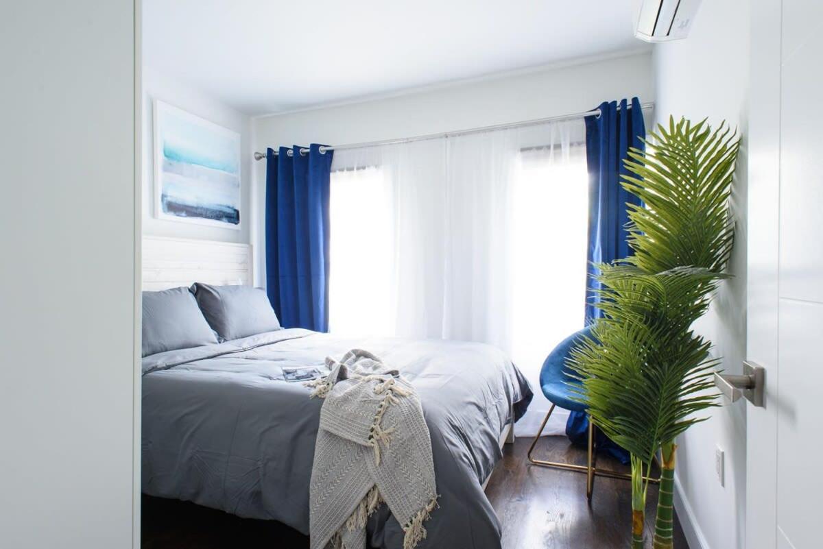 39-3 Newly Renovated 3 Br Apartment *