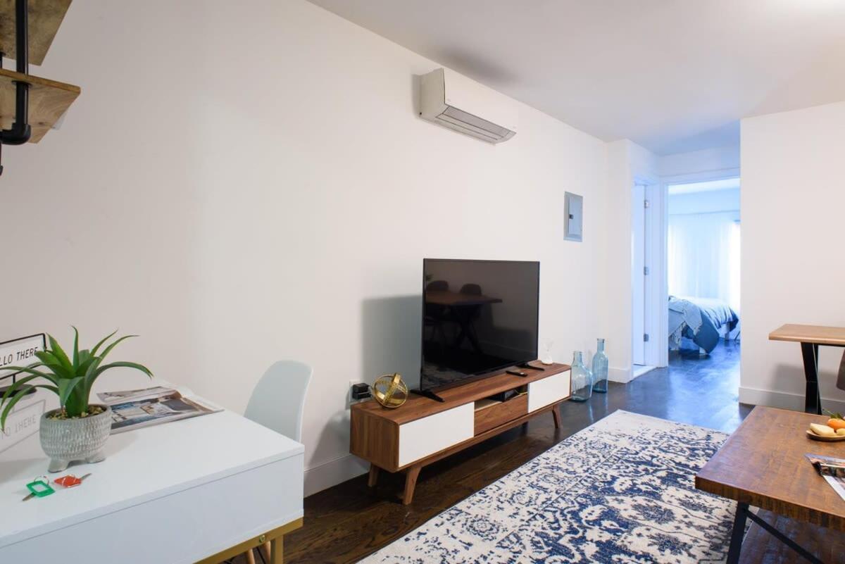 39-3 Newly Renovated 3 Br * New York