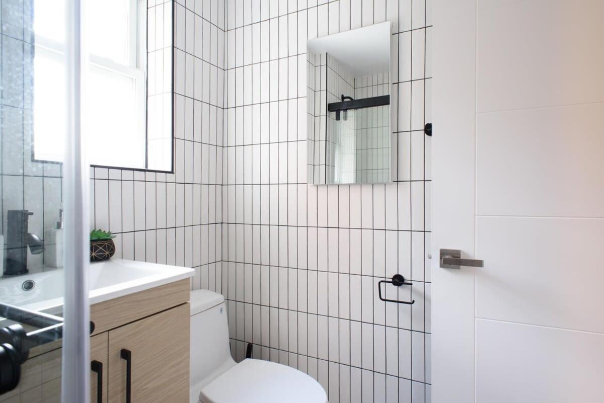 39-3 Newly Renovated 3 Br Apartment