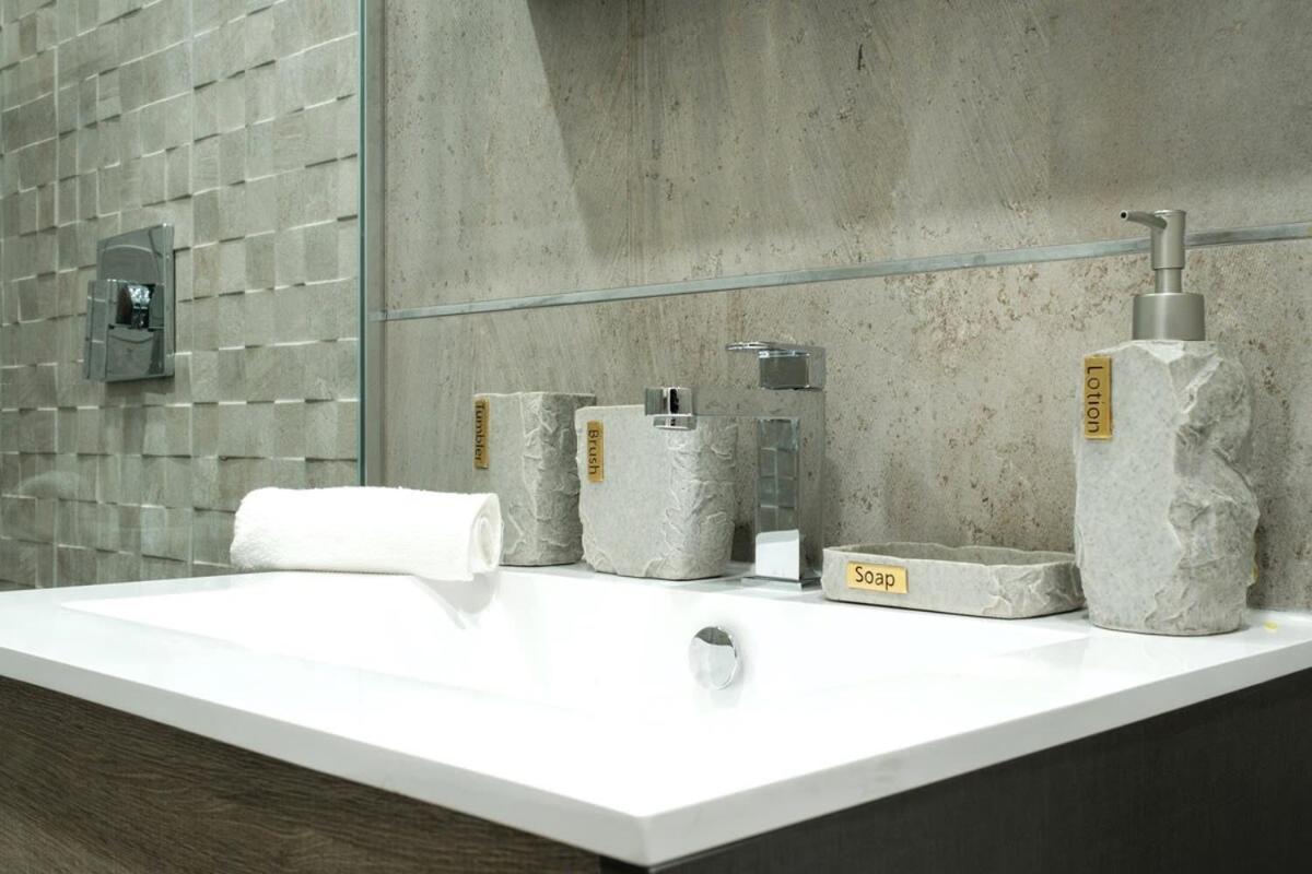 317-2d Brand New Modern 1br W&d Near Park *