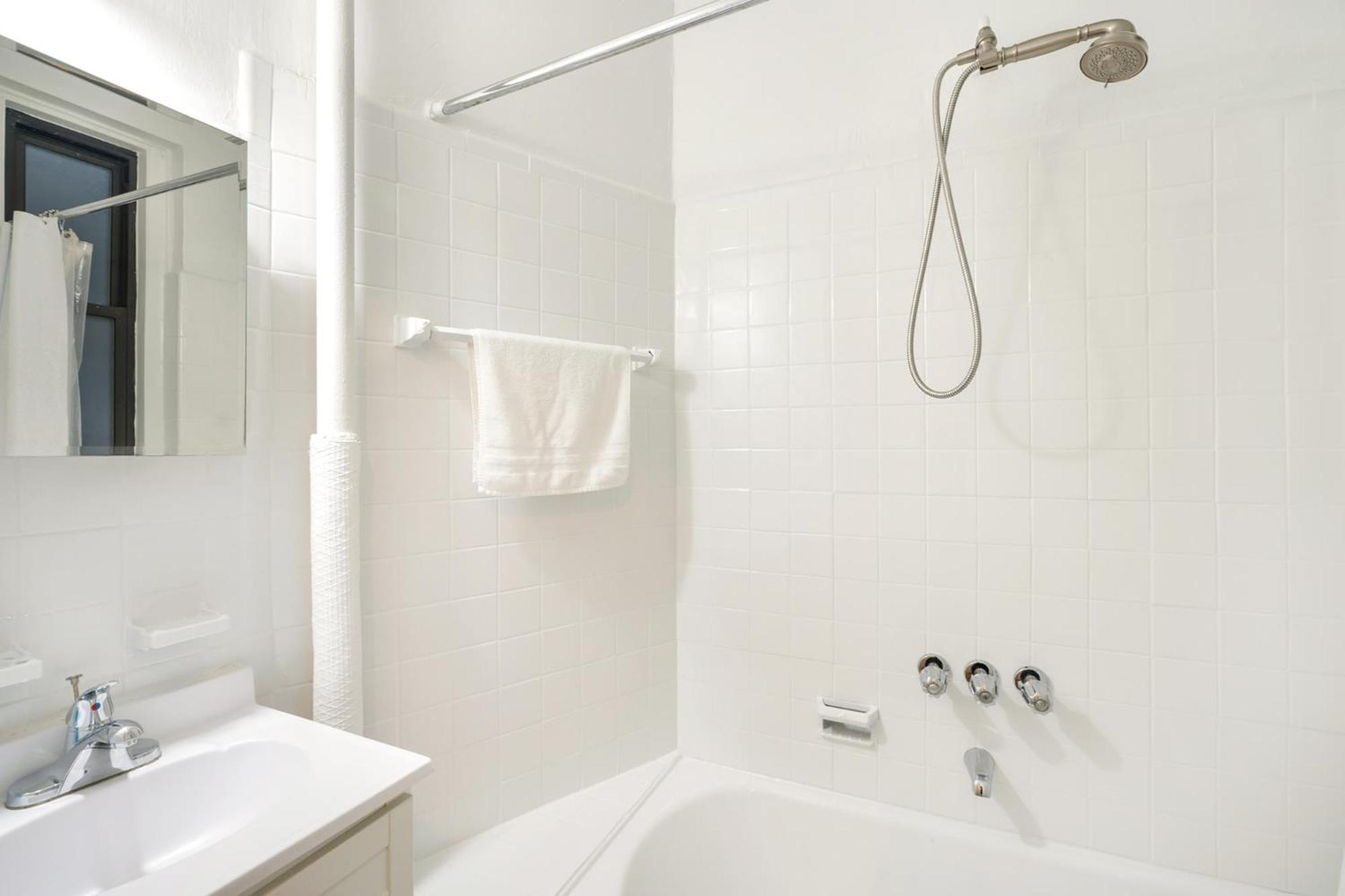 Apartment 105-2c Xl Prime Location *