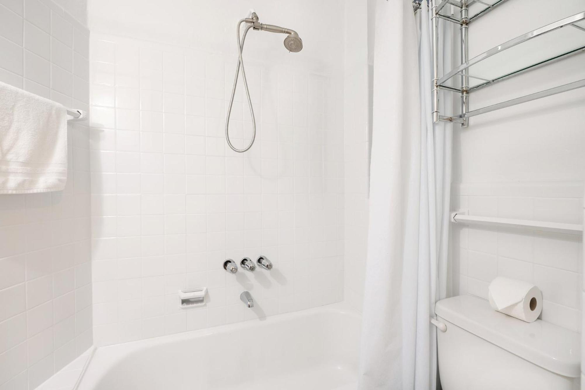 105-2c Xl Prime Location * New York