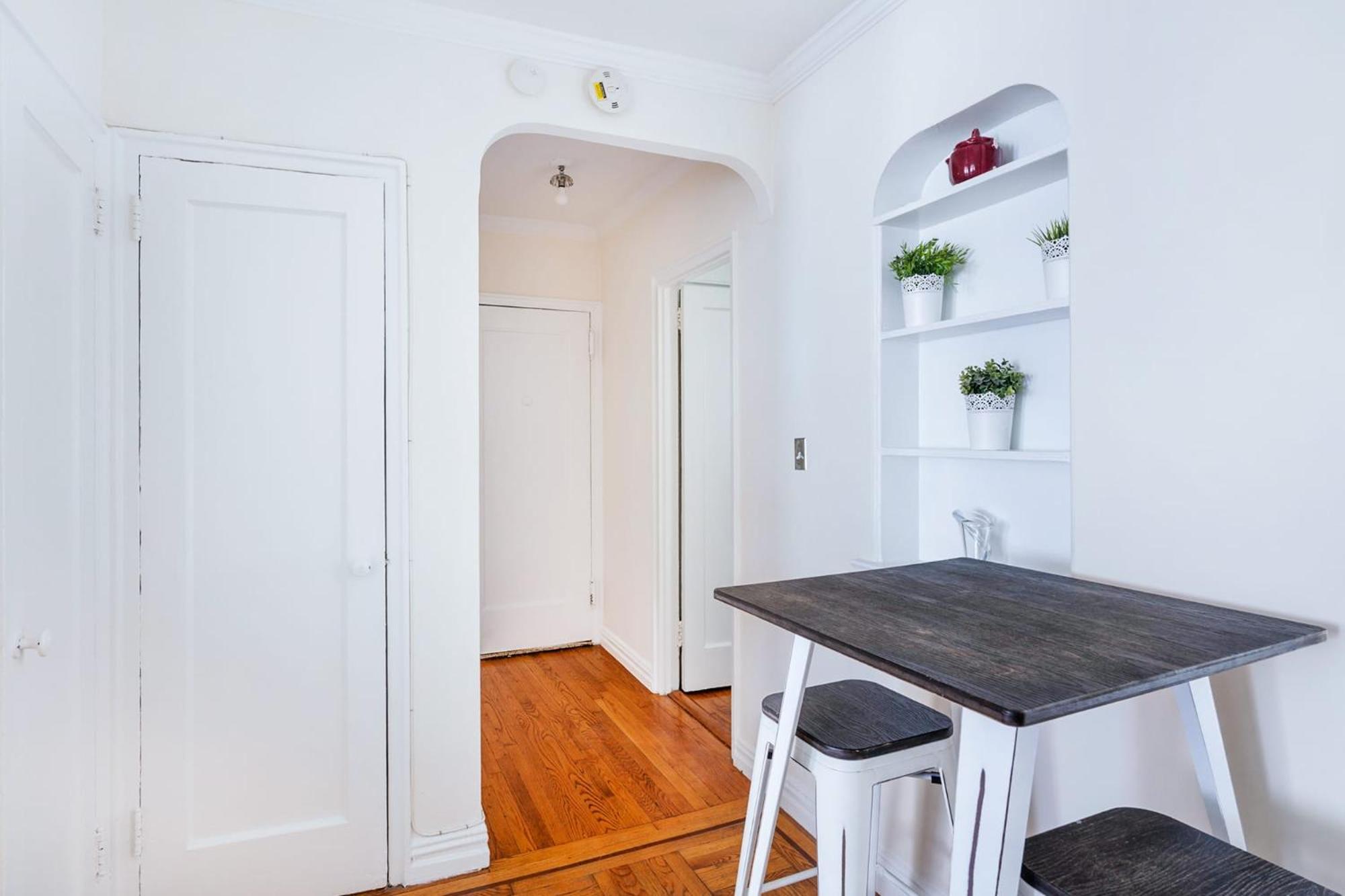 105-2c Xl Prime Location Apartment *