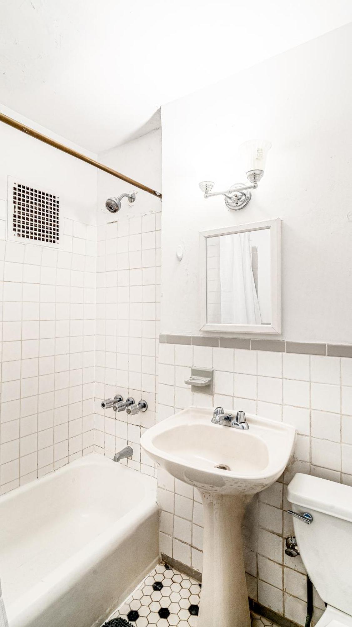 2bd 1bth Apartment, Midtown Location Near Nyc Icons! Apartment